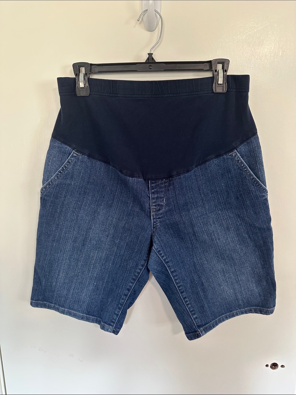 Old Navy Maternity Denim Shorts Size 8